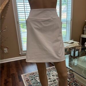 LILLY PULITZER ADORABLE, FUN & COMFY SKIRT WITH BUILT-IN SHORTS IN PERFECT COND.